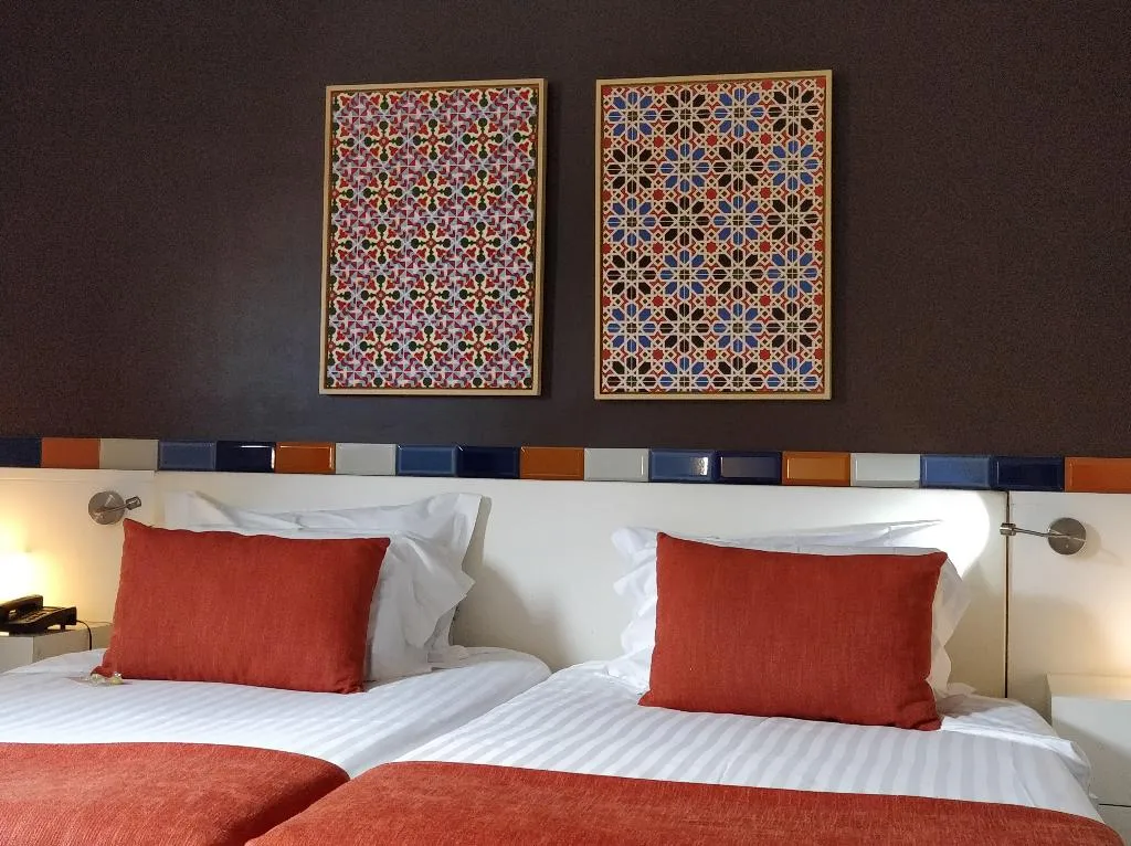 Double or Twin STANDARD Room, Grande Hotel do Porto, Porto