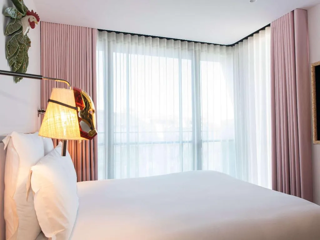 DOUBLE WITH VIEWS Room, Mama Shelter Lisboa, Lisbon