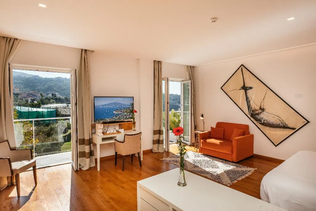 JUNIOR SUITE SIDE SEA VIEW Room, Villa Fiorella Art Hotel, Naples