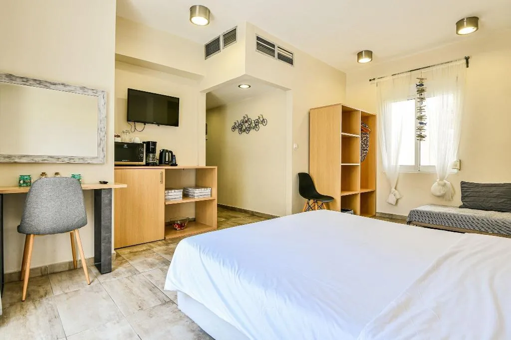 Room, Athens Way Lofts, Athens