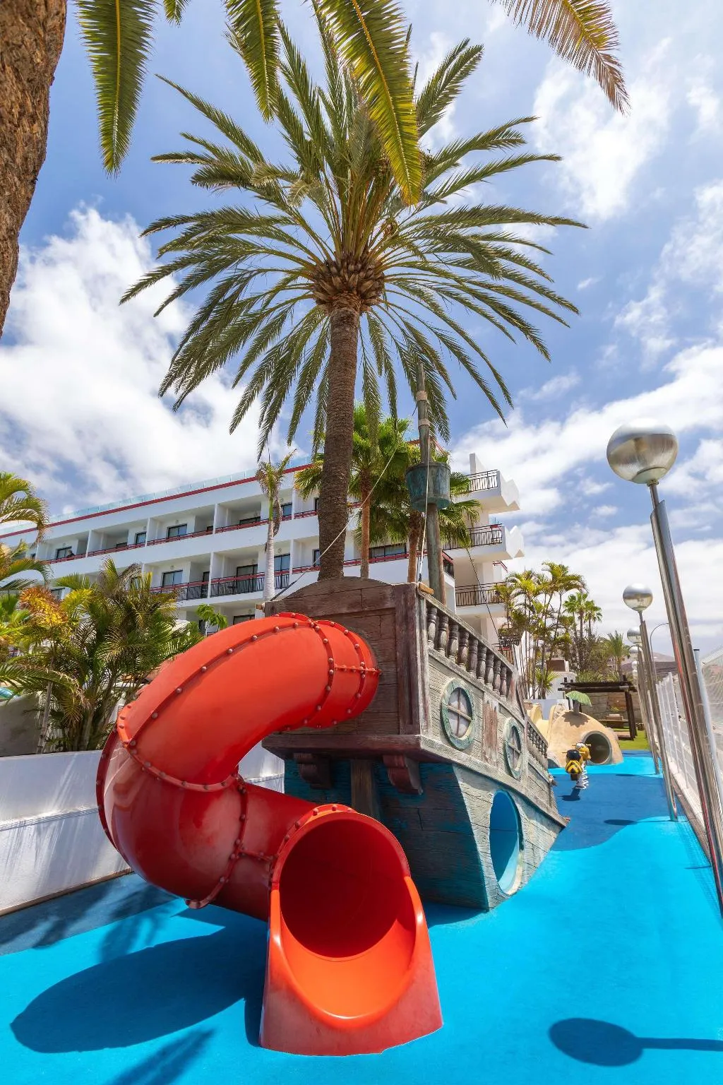 Sports and Entertainment, Alexandre La Siesta, Tenerife