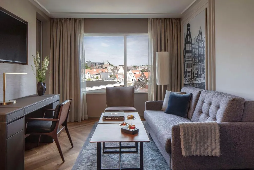 JUNIOR SUITE STANDARD Room, Anantara Grand Hotel Krasnapolsky Amsterdam, Amsterdam