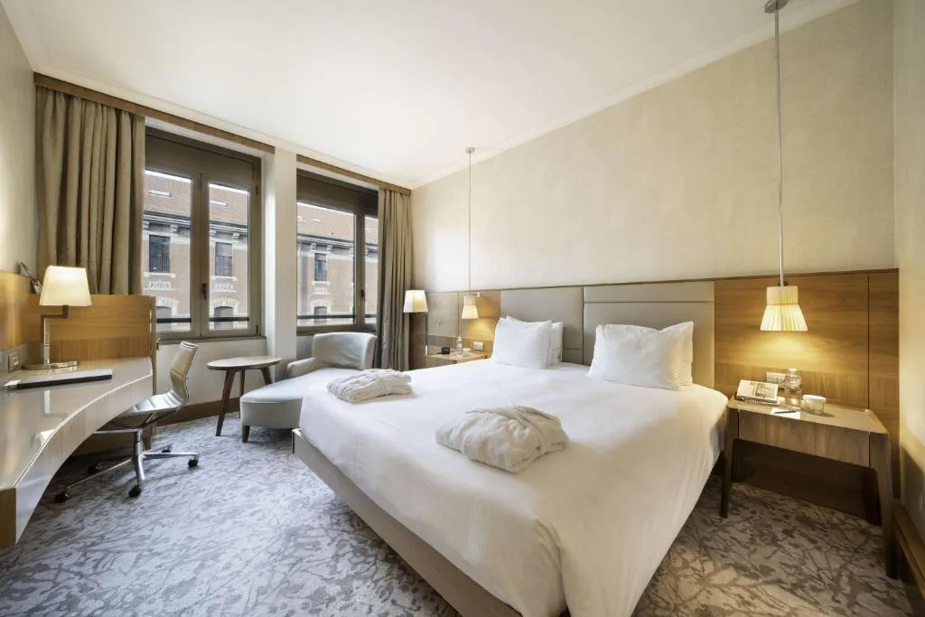 SUITE EXECUTIVE KING BED Room, Hilton Milan, Milan
