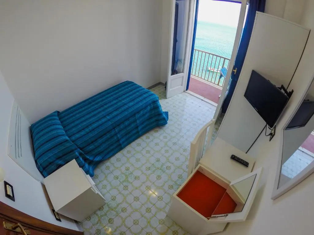 SINGLE STANDARD Room, Regina del Mare, Naples