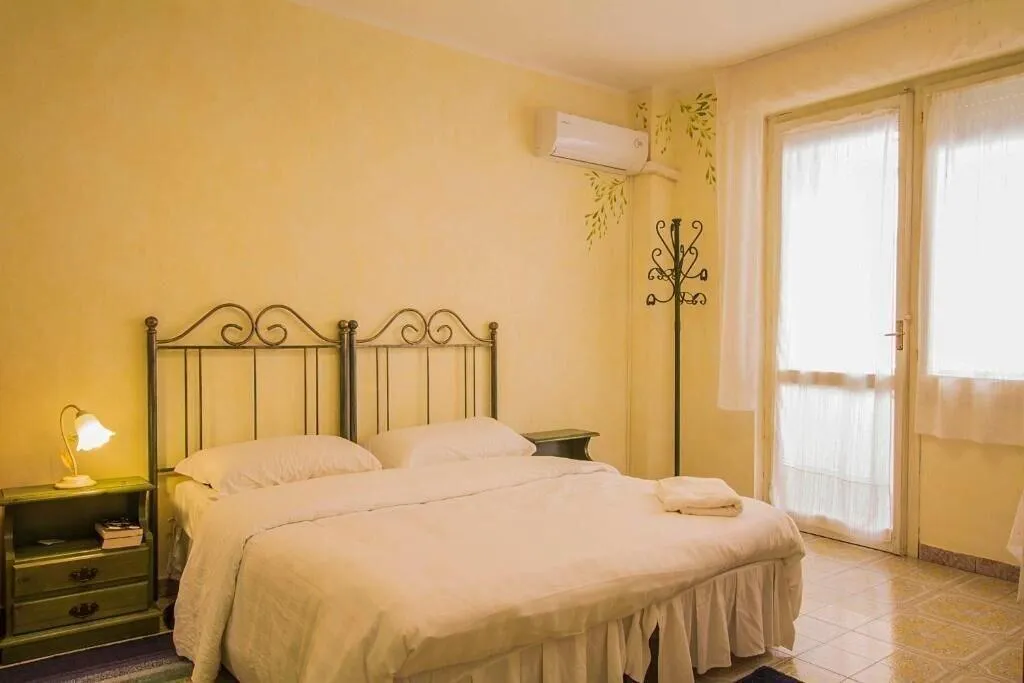 Room, Elisart, Alghero