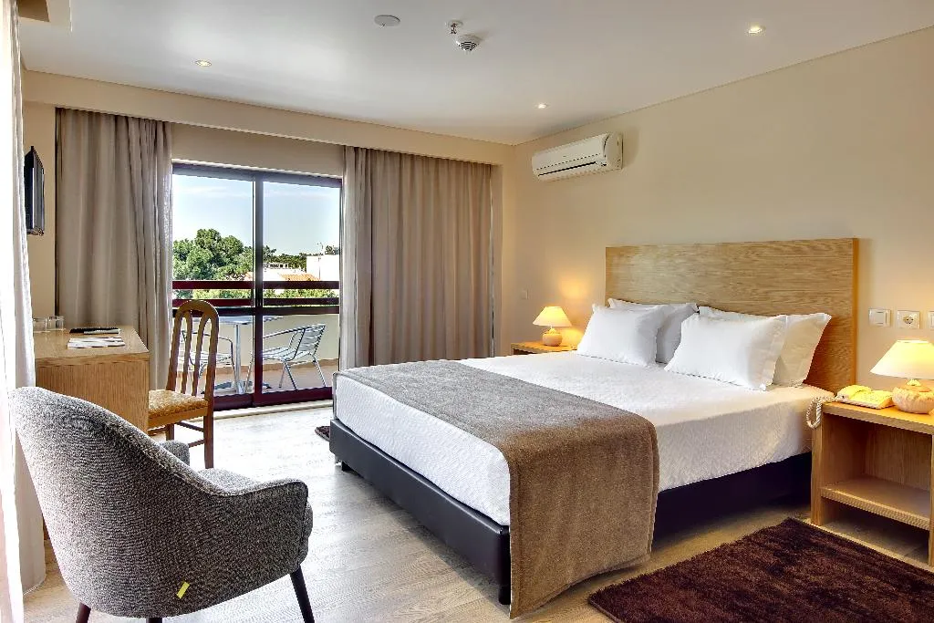 Double or Twin CAPACITY 3 Room, Alba, Algarve
