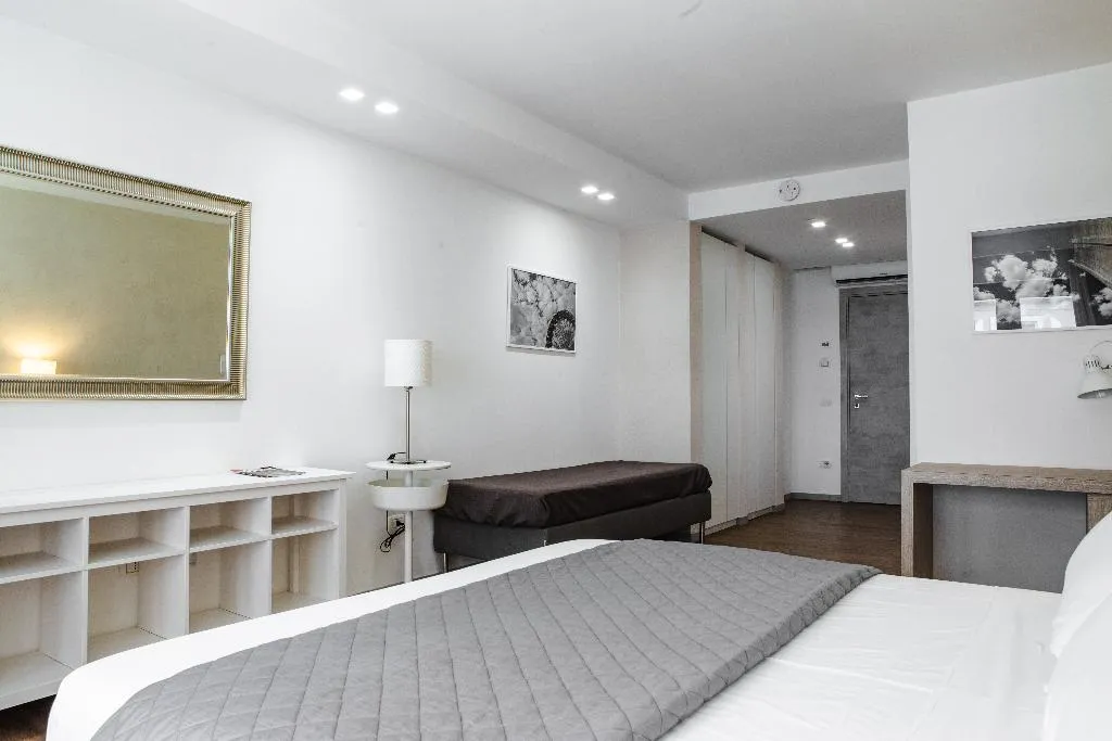 TRIPLE SUPERIOR Room, Prestige Rooms Chiaia, Naples