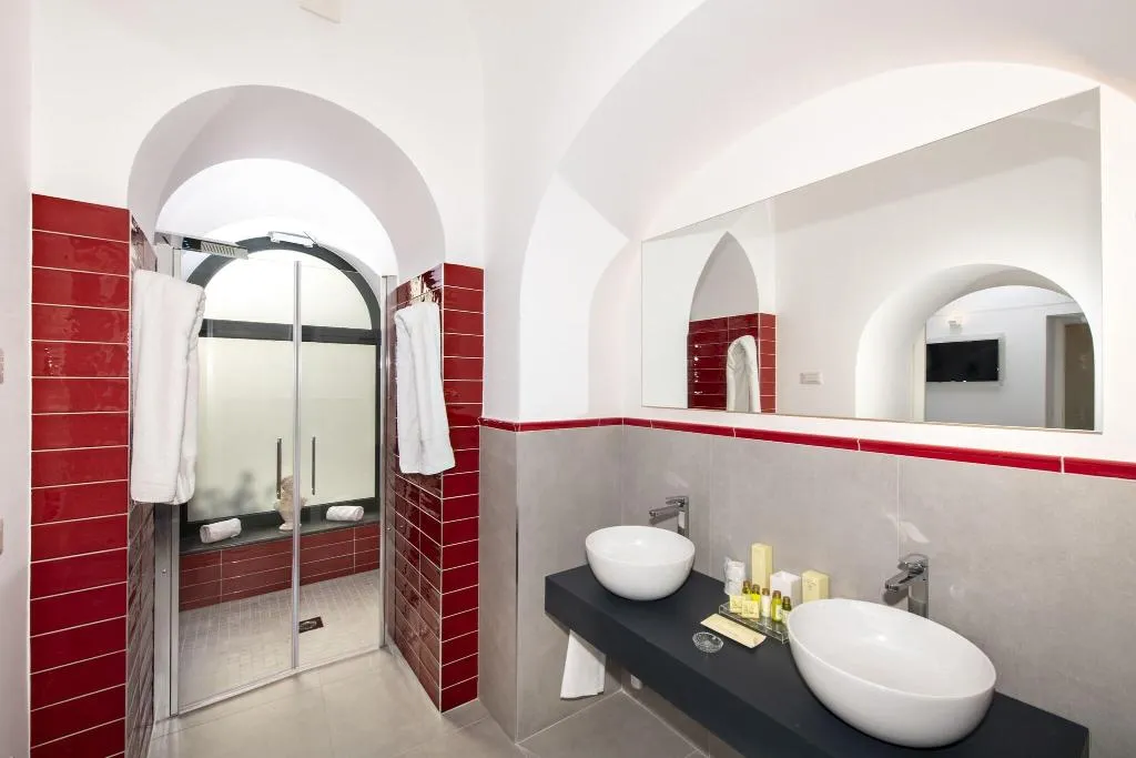 APARTMENT KING SIZE BED Room, Savoia, Naples