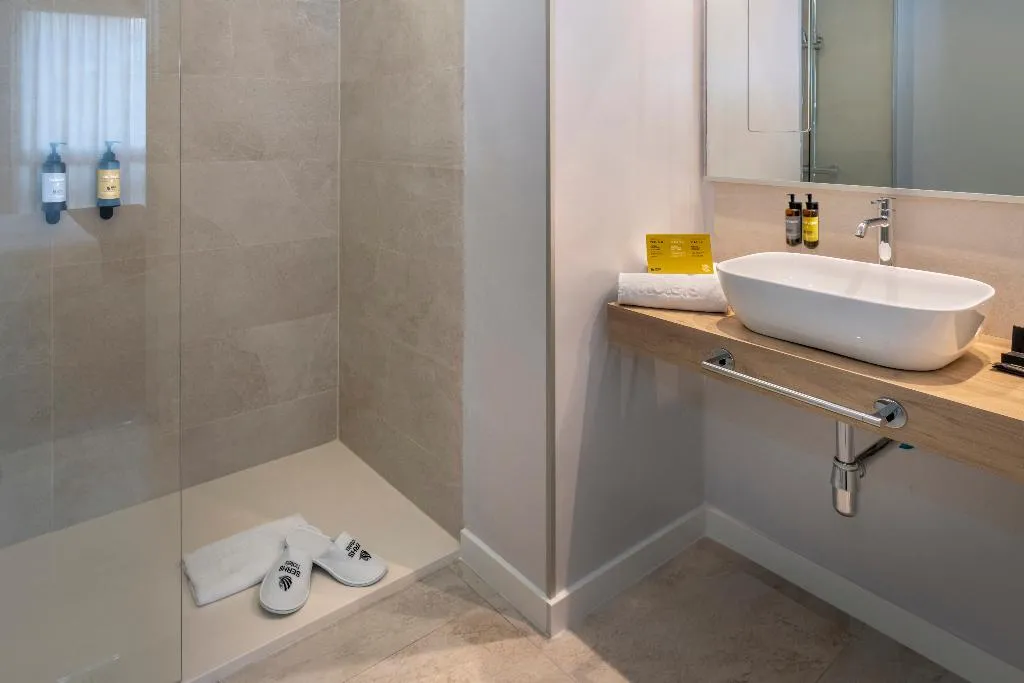 Double or Twin DELUXE WITH BALCONY Room, Serhs Rivoli Rambla, Barcelona