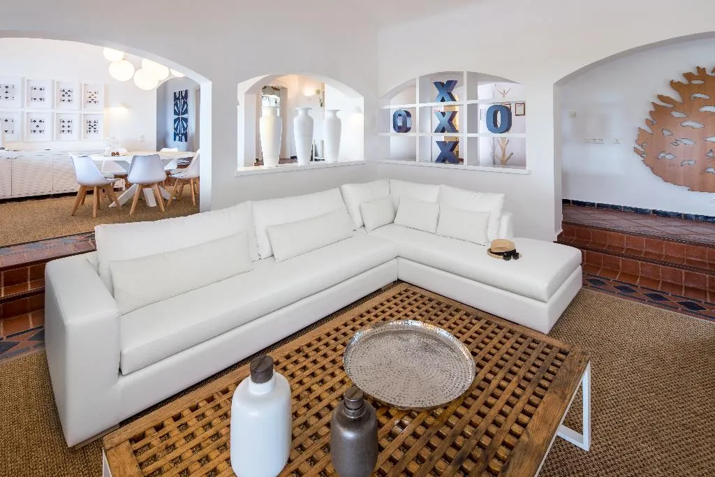 VILLA THREE BEDROOMS Room, Shantivillas, Algarve