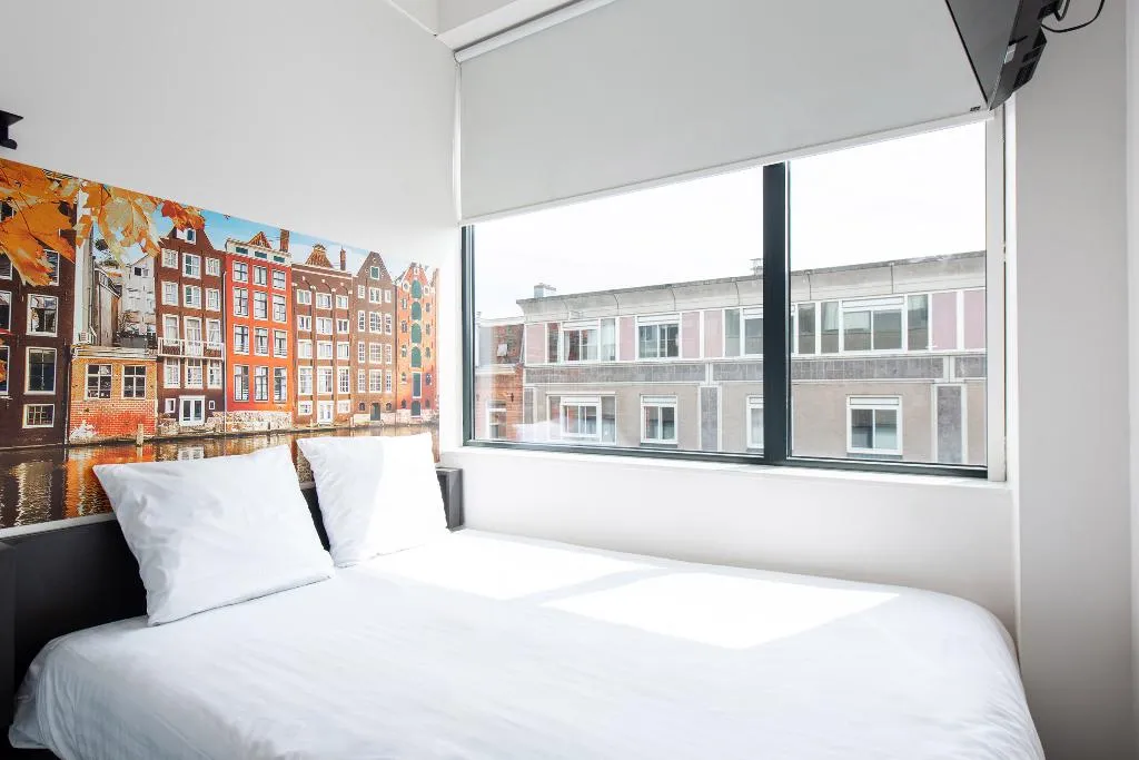 DOUBLE ECONOMY Room, easyHotel Amsterdam City Centre South, Amsterdam