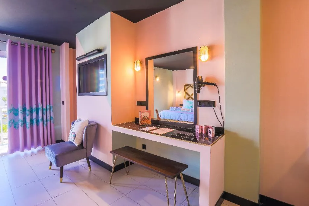 CHALET CAPACITY 3 Room, Wi-Ki-Woo, Ibiza