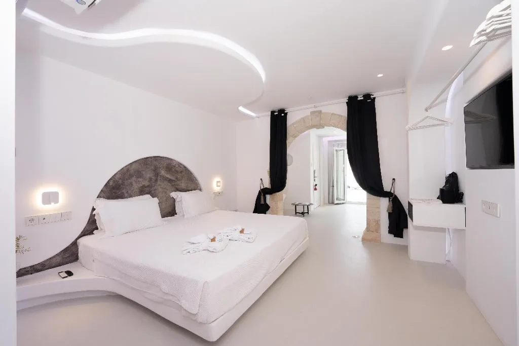 SUITE TWO BEDROOMS WITH PRIVATE POOL Room, Kivotos Mykonos, Mykonos