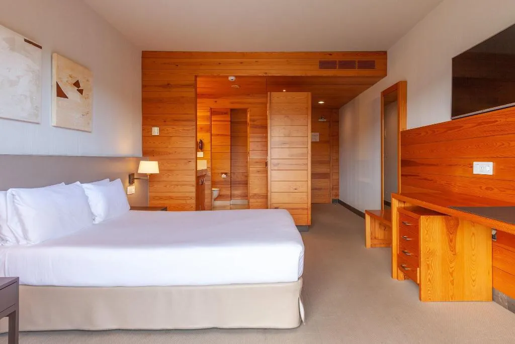 Room, Montanya Hotel & Lodge, Costa Brava