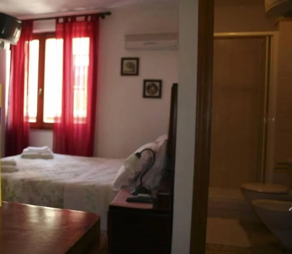Room, B B Guest House Il Porto Vecchio, Cagliari