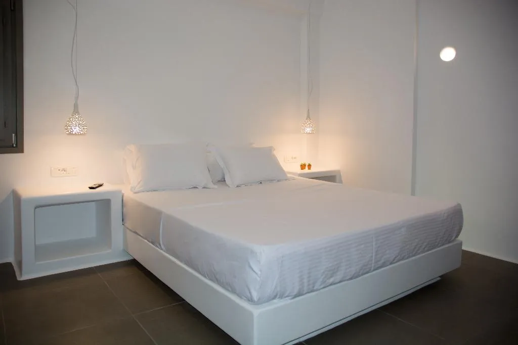 SUITE TWO BEDROOMS TWO BATHROOMS Room, Amphitrite Suites Santorini, Santorini