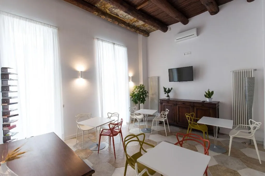 Restaurant, Savoy Riviera, Naples