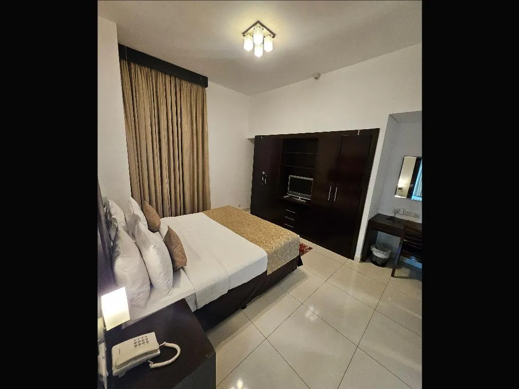 APARTMENT CANAL VIEW Room, Tulip Creek Hotel Apartment, Dubai