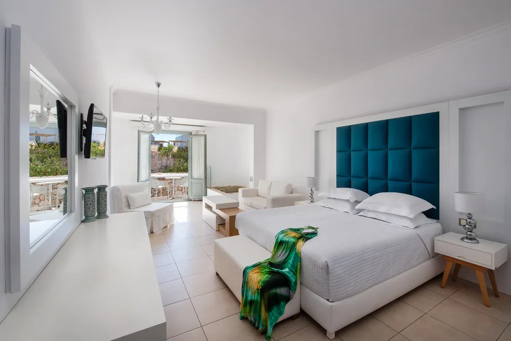 JUNIOR SUITE WITH JACUZZI Room, Astro Palace, Santorini
