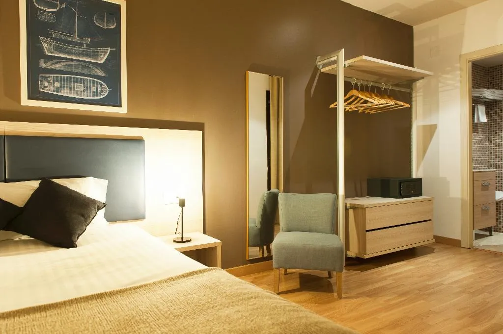 APARTMENT TWO BEDROOMS Room, MH Apartments Ramblas, Barcelona