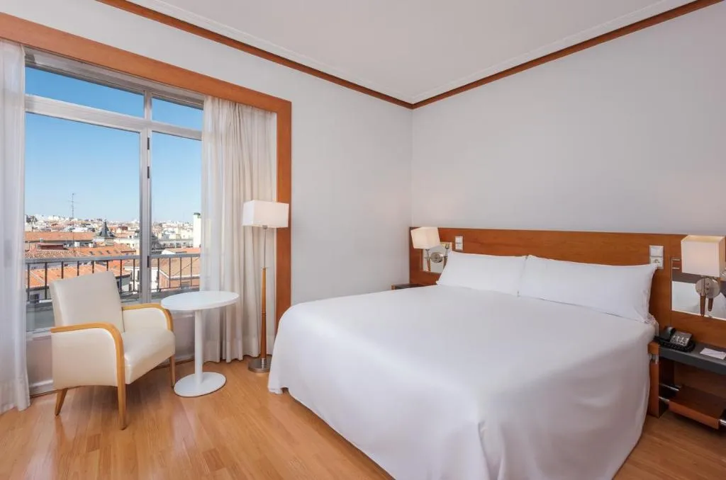 Room, Hotel Madrid Plaza de España Affiliated by Meliá, Madrid
