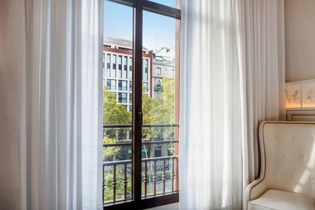 DOUBLE DELUXE QUEEN BED Room, Cotton House, Autograph Collection, Barcelona