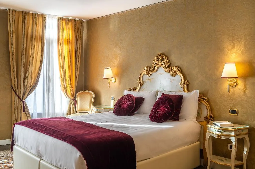 Room, A Tribute To Music, Venice
