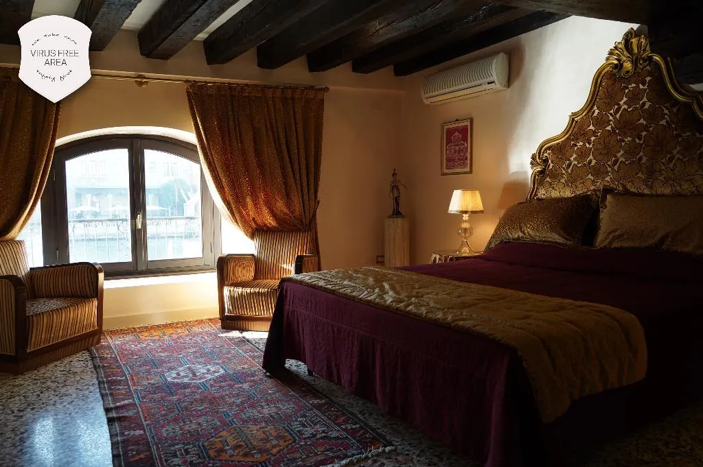 Room, Granda Sweet Suites, Venice