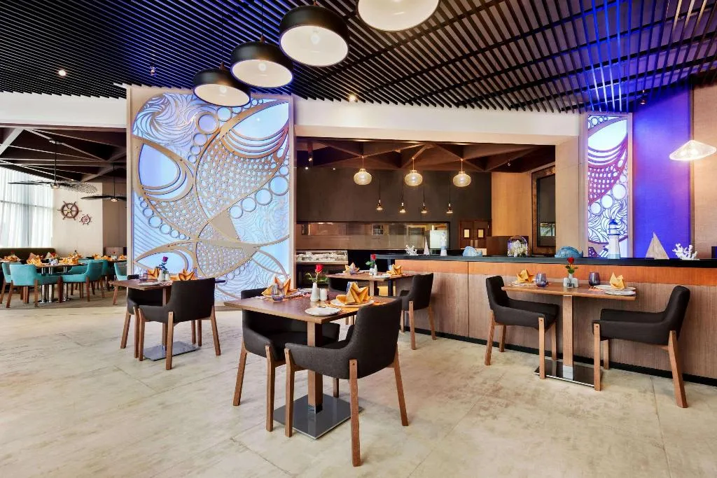 Restaurant, Wyndham Garden Ajman Corniche, Dubai