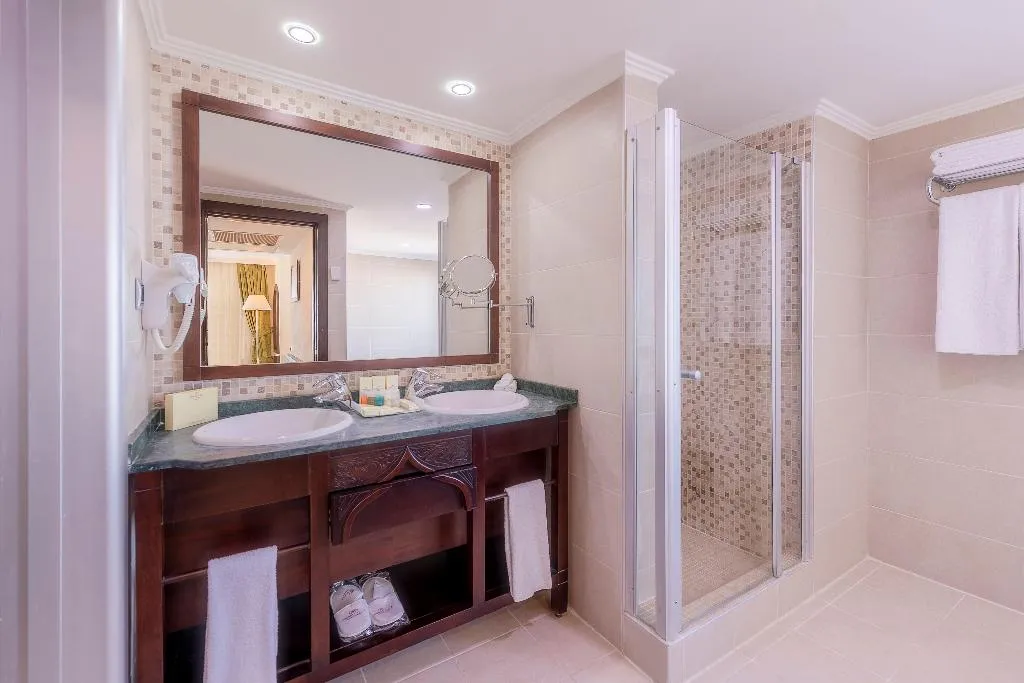 SUITE SEA FRONT Room, Crowne Plaza Antalya, Antalya