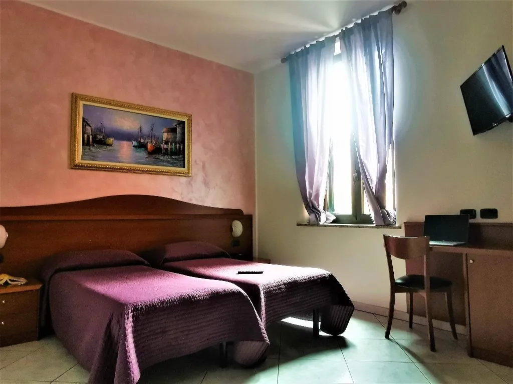 TWIN STANDARD Room, Hotel Venini, Milan