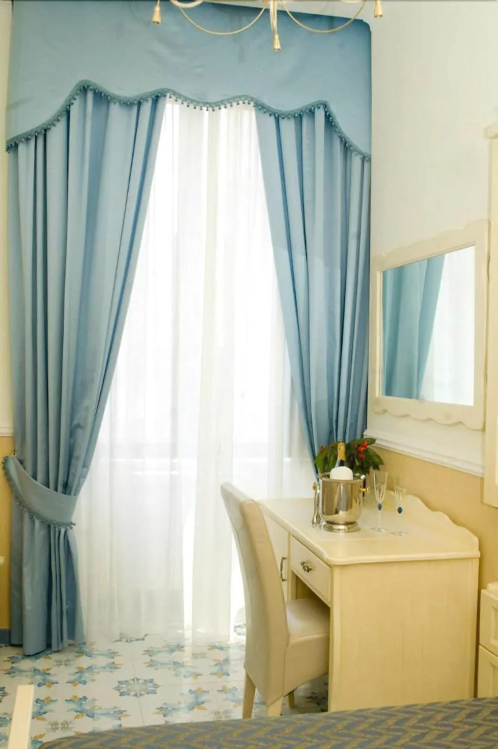Room, Bed And Breakfast Medea, Naples