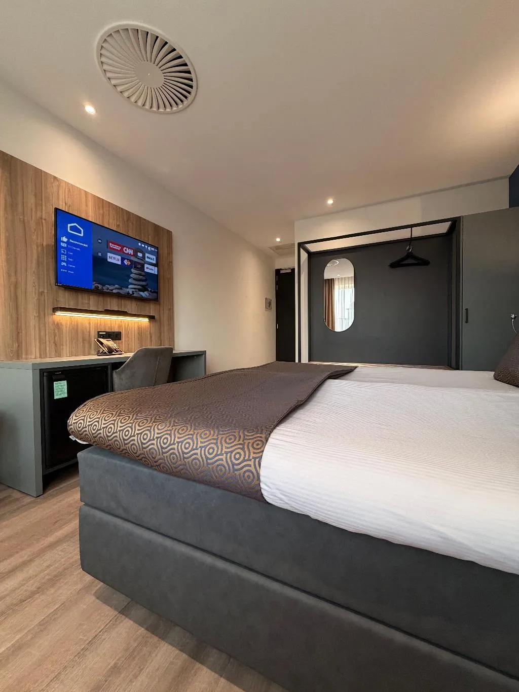 TWIN STANDARD Room, OZO Hotels Antares Amsterdam Schiphol Airport, Amsterdam