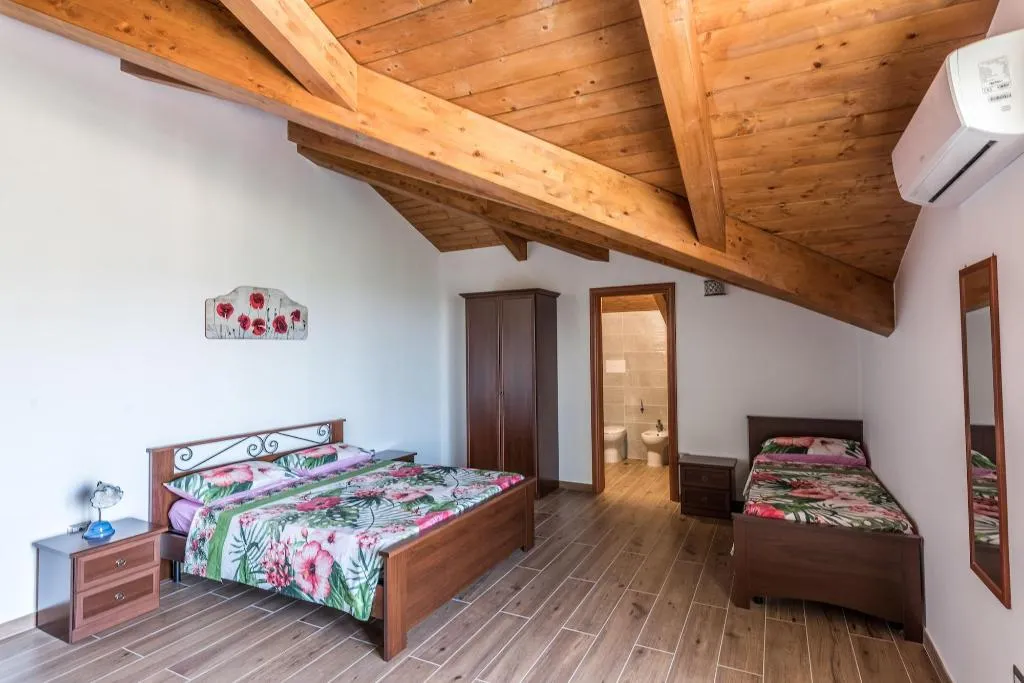 Room, La Mortella, Naples