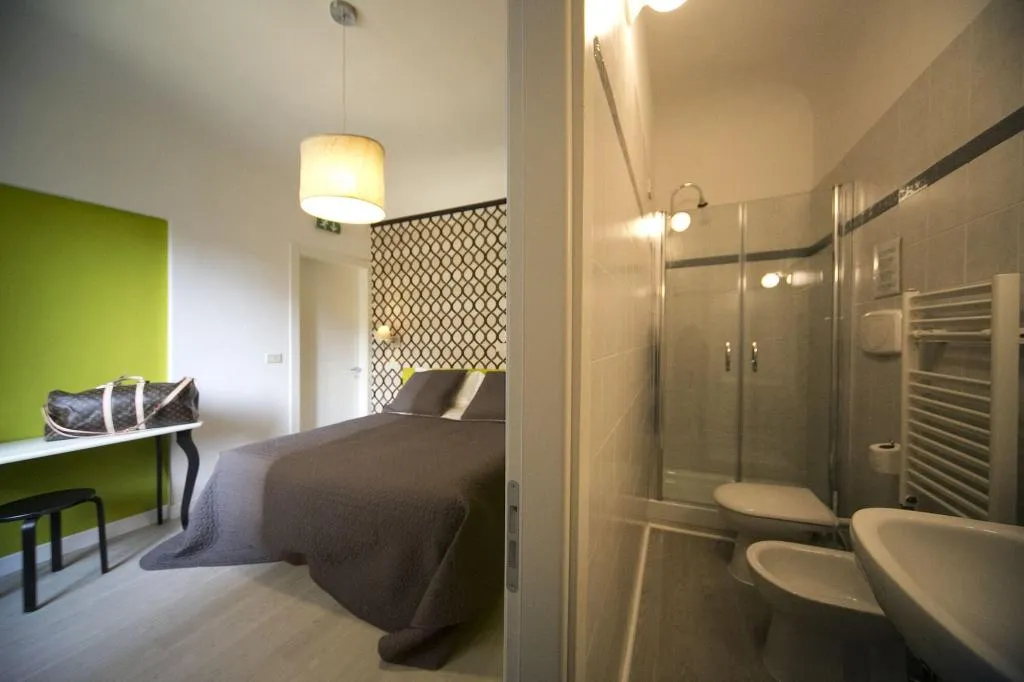 Room, Nella, Florence