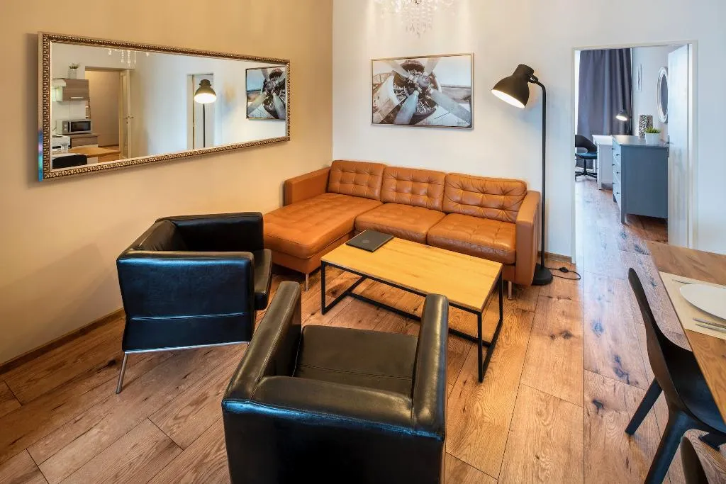 APARTMENT FOUR BEDROOMS TWO BATHROOMS Room, New Town - Apple Apartments, Prague
