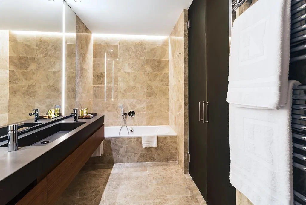 JUNIOR SUITE STANDARD Room, Eurostars Torre Sevilla, Seville