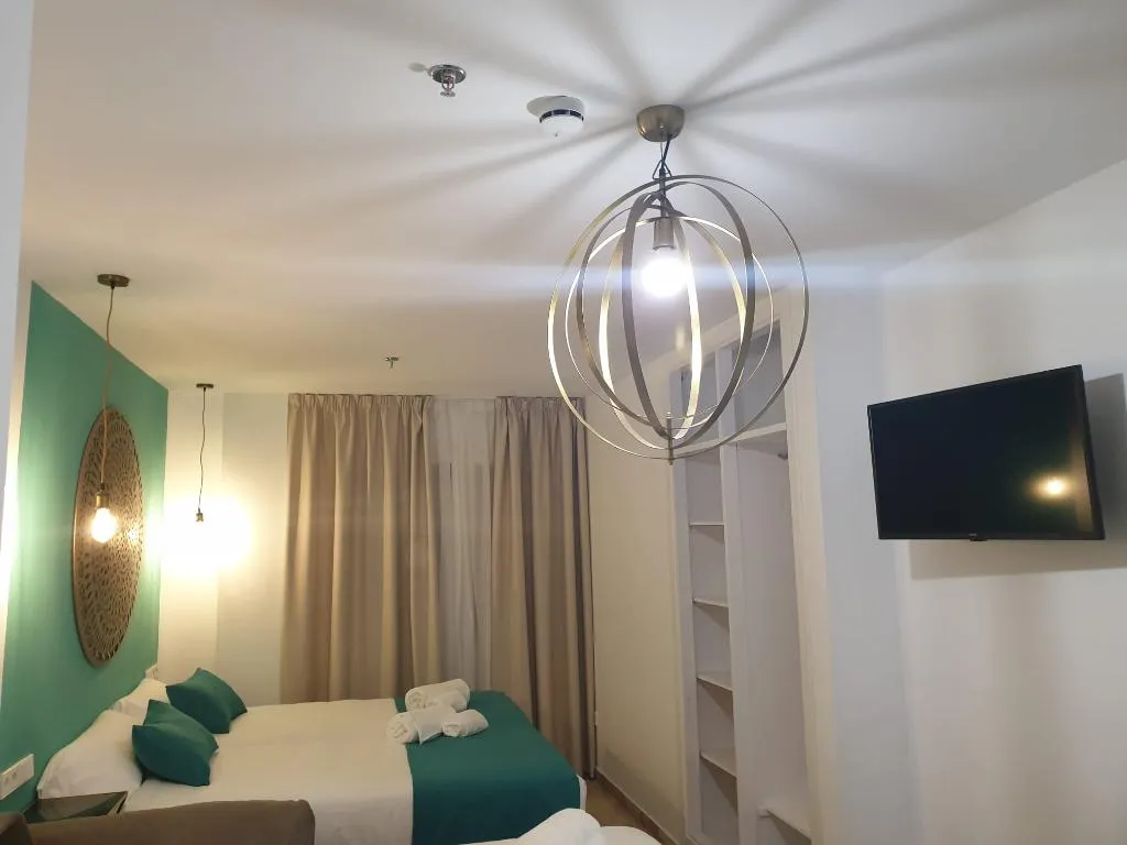 STUDIO CAPACITY 4 Room, Hotel y Apartamentos Doña Lola, Seville