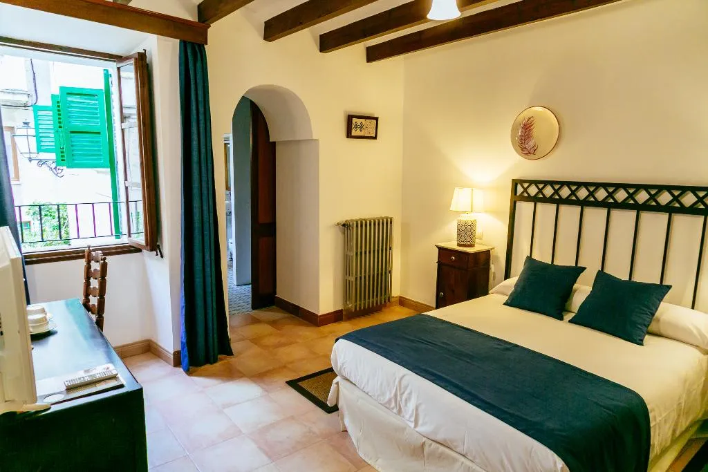 Double or Twin STANDARD Room, El Guia, Majorca