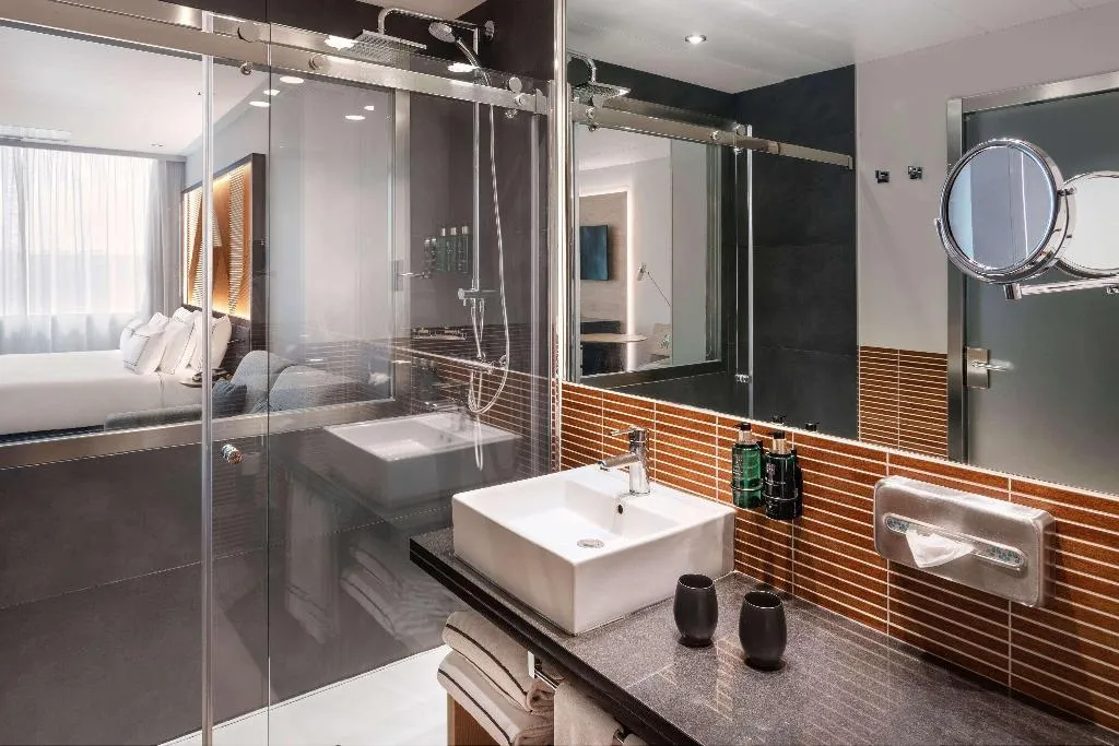 DOUBLE PREMIUM QUEEN BED Room, Melia Avenida America, Madrid