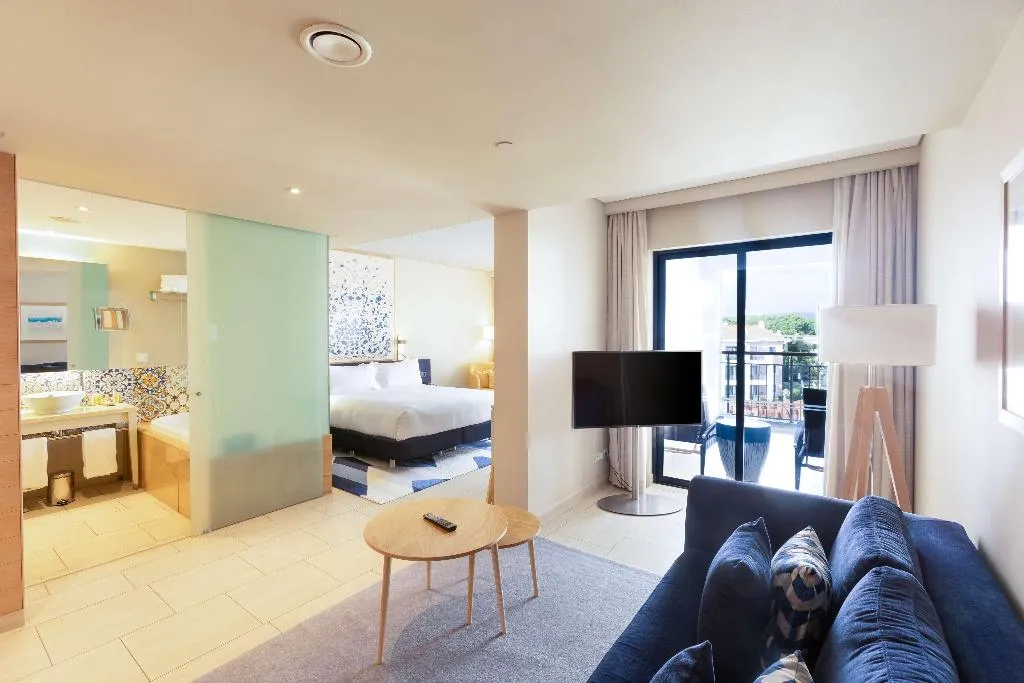 DOUBLE DELUXE KING BED Room, Hilton Vilamoura As Cascatas Golf Resort & Spa, Algarve