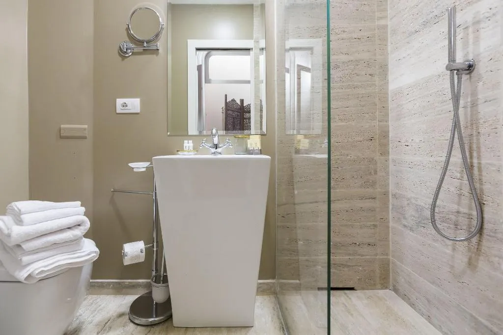 Room, Household - Settembrini 17, Milan