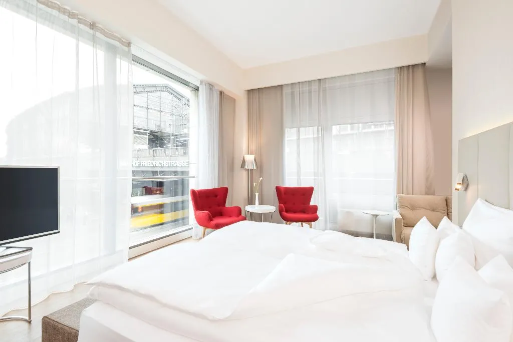 JUNIOR SUITE CAPACITY 3 Room, NH Collection Berlin Mitte Friedrichstrasse, Berlin