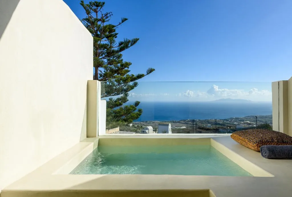 SUITE WITH JACUZZI Room, Divelia East Suites, Santorini