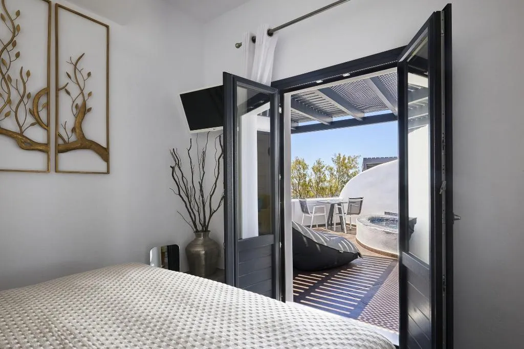 Room, Oia Suites, Santorini