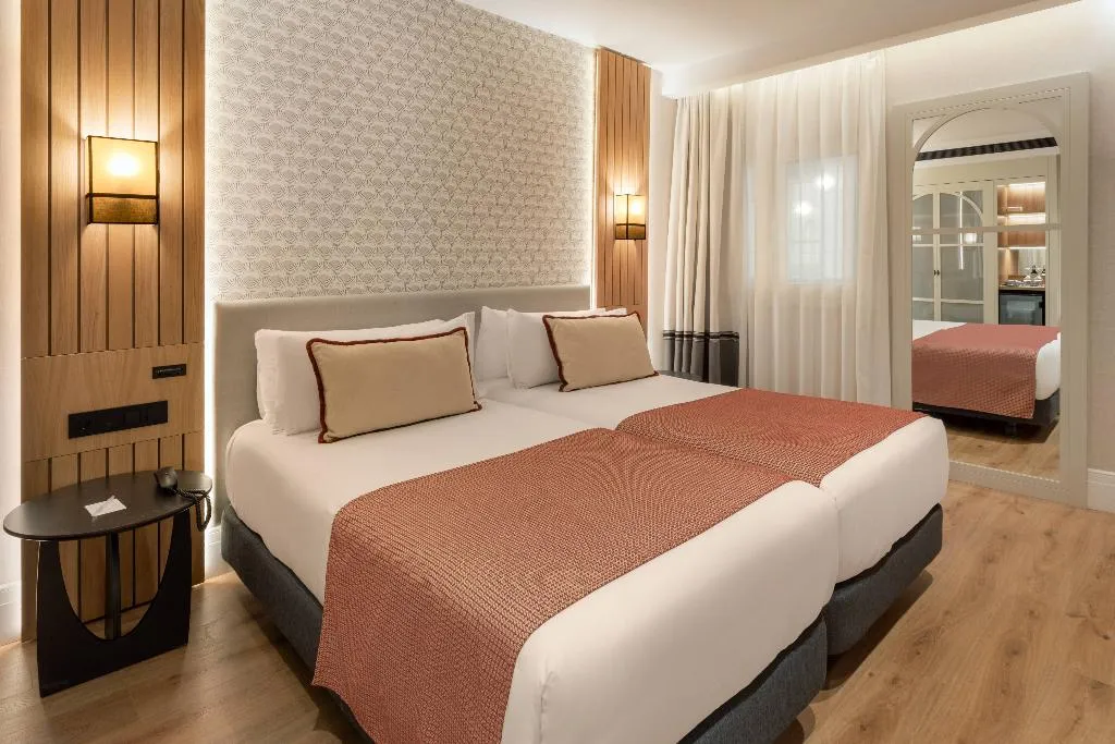 Double or Twin STANDARD Room, Catalonia Plaza España Hotel & Spa, Madrid