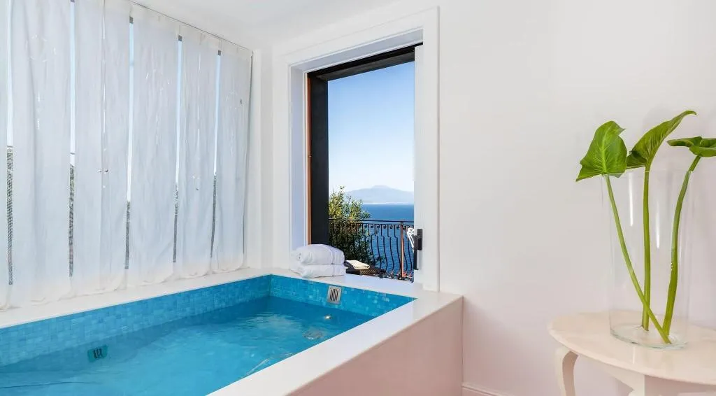 Pool, Belair, Naples