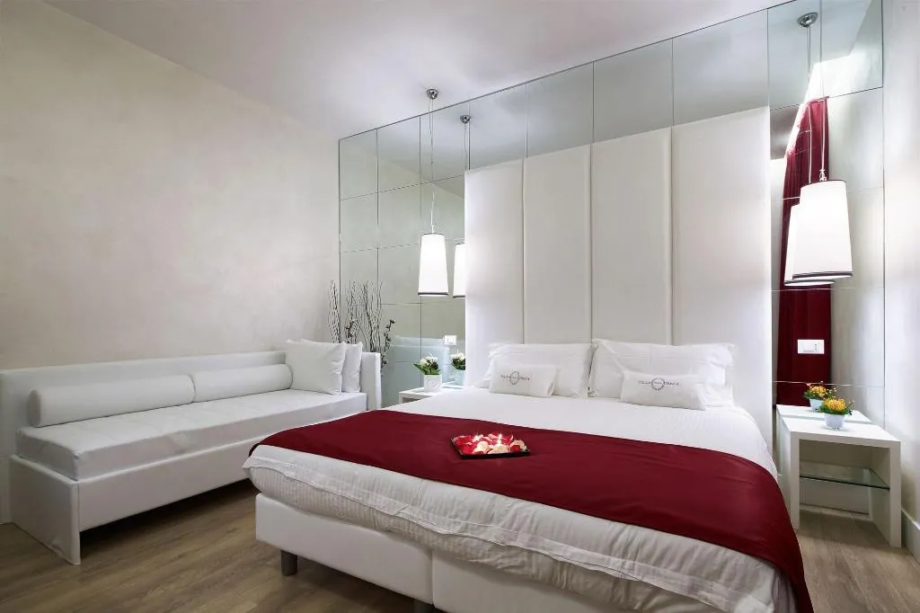 Room, Tullia And Prisca Relais Guest House, Naples