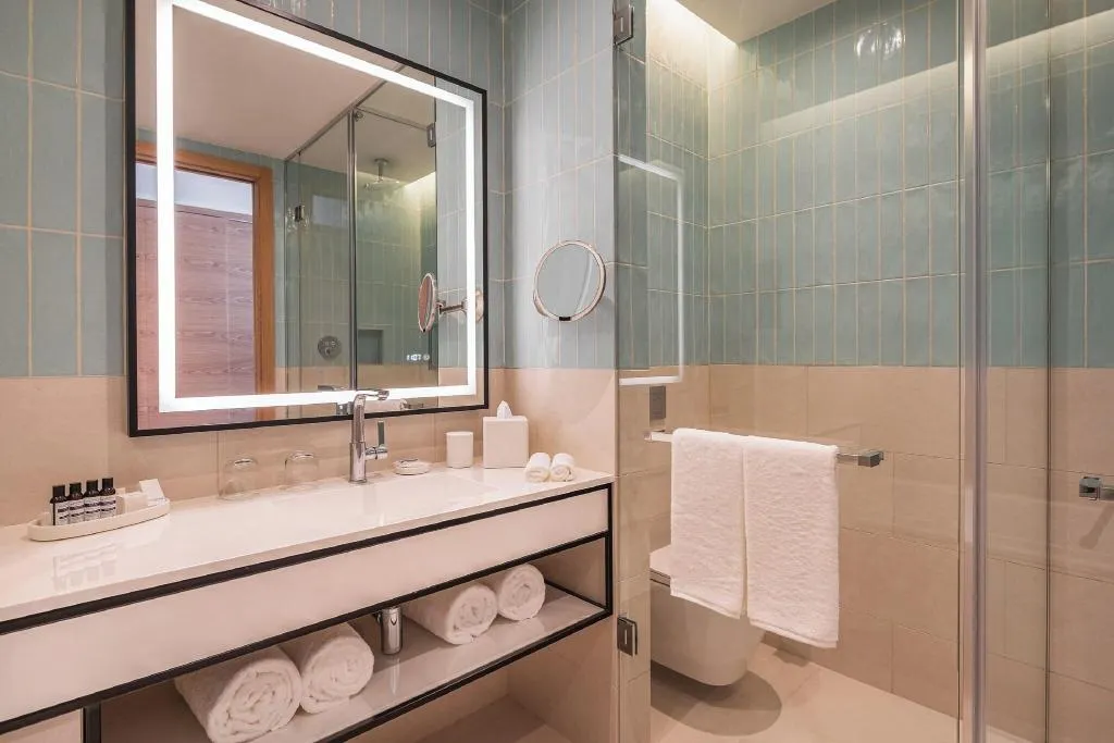 SUITE PREMIUM QUEEN BED Room, Hyatt Regency Lisbon, Lisbon