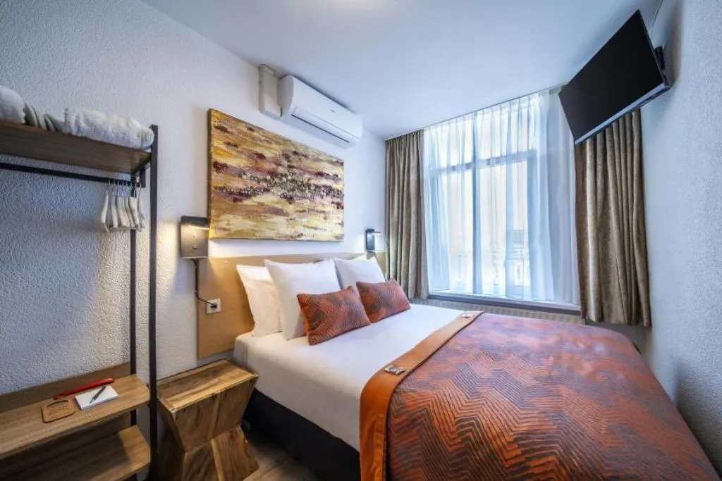 Double or Twin WITH SHARED BATHROOM Room, Hotel Jupiter, Amsterdam
